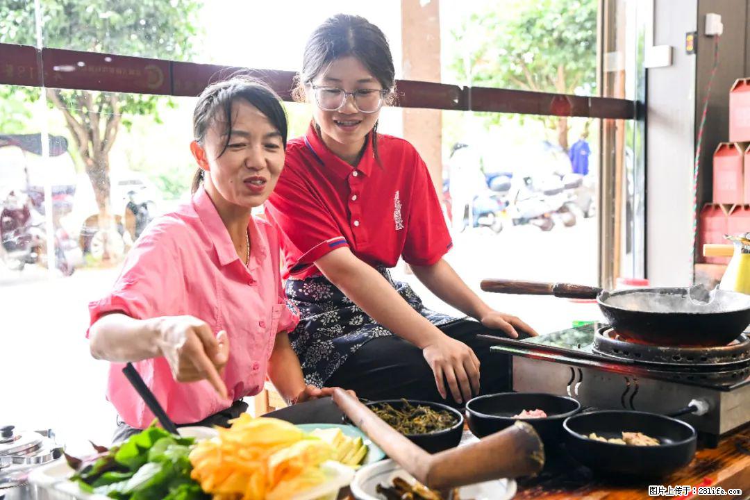 全网追的“扁担女孩”，找了一份暑假工，时薪12元 - 济源生活资讯 - 济源28生活网 jiyuan.28life.com